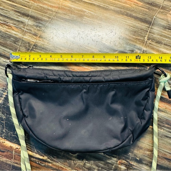 Vans Belay Crescent Bag Purse Black Crossbody Bag with Adjustable Strap - Picture 9 of 11